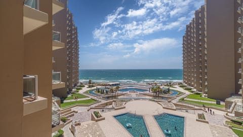 Property building, Day, Sea view, Swimming pool, Swimming pool