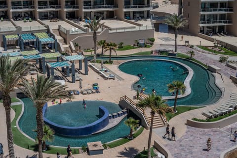 Property building, Day, Swimming pool, Swimming pool, sunbed
