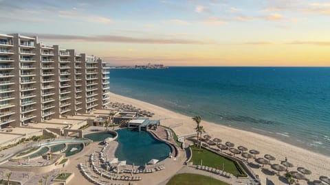 Property building, Bird's eye view, Beach, Pool view, Sea view, Swimming pool, Swimming pool, sunbed