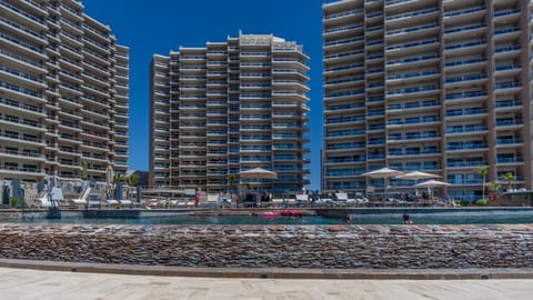 Property building, Day, Swimming pool, Swimming pool