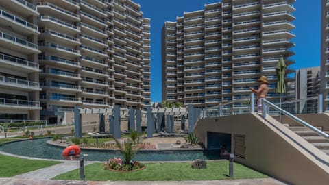 Property building, Day, Swimming pool