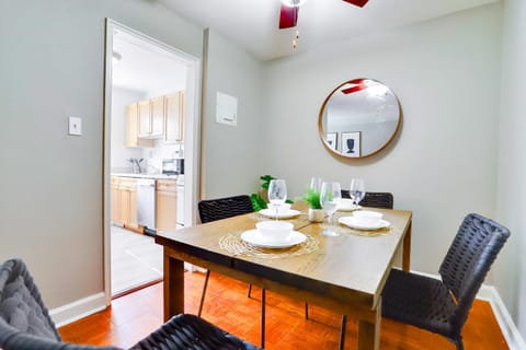 Seating area, Dining area