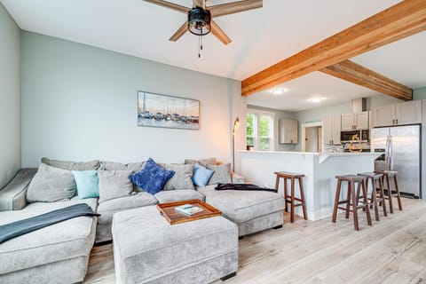 Astoria Home Base with River Views, 3 Mi to Dtwn! House in Astoria