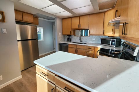 Ocean Front 5 BR Home! Yachats, Walk to Everything! Rio Mar House in Yachats