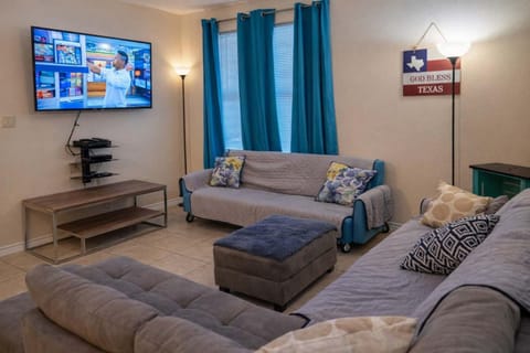 Oversized 2 Bedroom Modern Pool Near Beach Apartment in South Padre Island