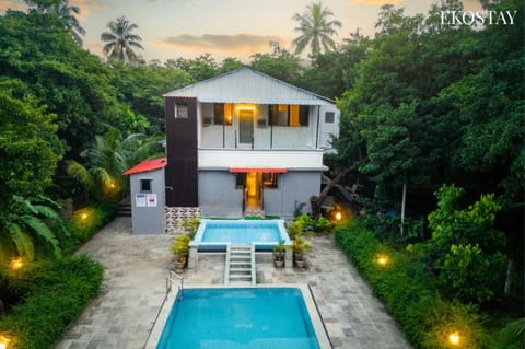 Property building, Spring, Day, Garden view, Swimming pool