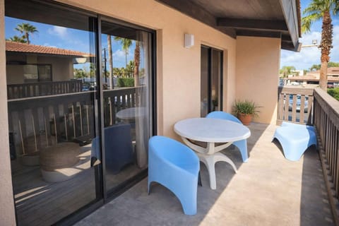 2nd Floor - Heated Pool - New Remodel - Beach Apartment in South Padre Island