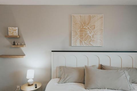 Beautiful Updated Home with Pool House in League City