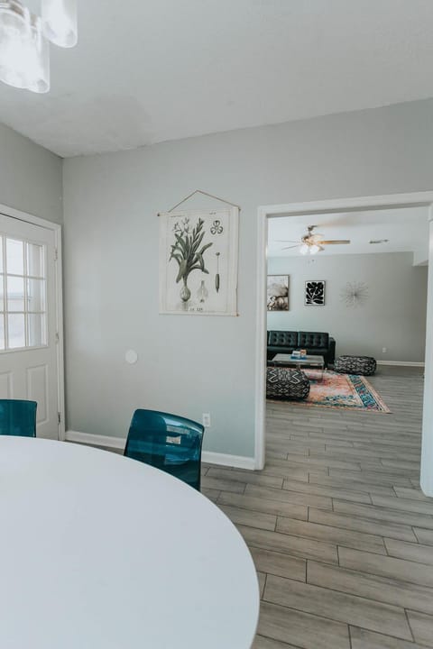 Beautiful Updated Home with Pool House in League City