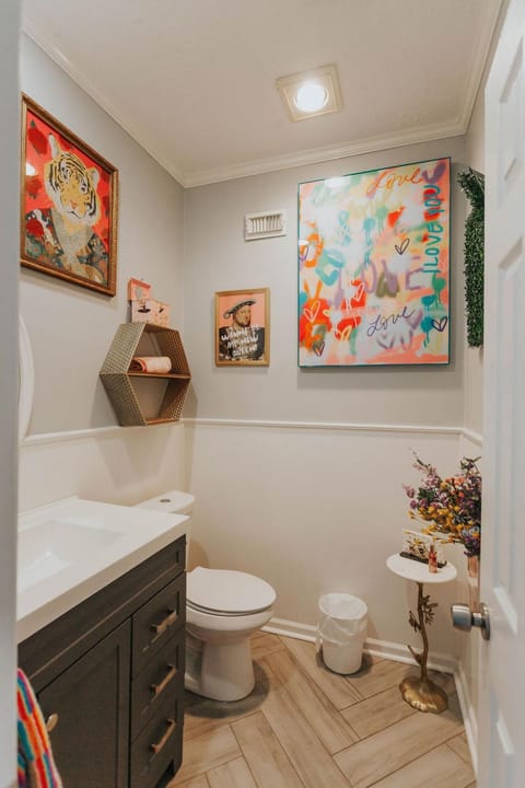 Beautiful Updated Home with Pool House in League City