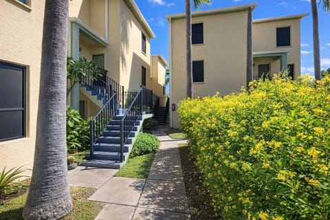 2 Levels Pool Near Beach 2 Patios Apartment in South Padre Island