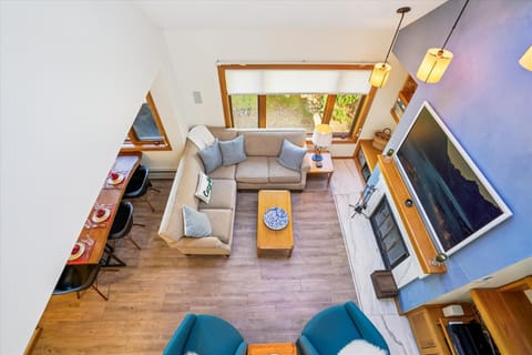 Bird's eye view, Living room
