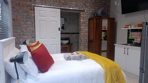 Bathroom, Kitchen or kitchenette, Bedroom, wardrobe