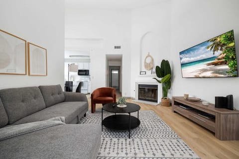 Steps tp beach Prime location Villa House in Pacific Beach