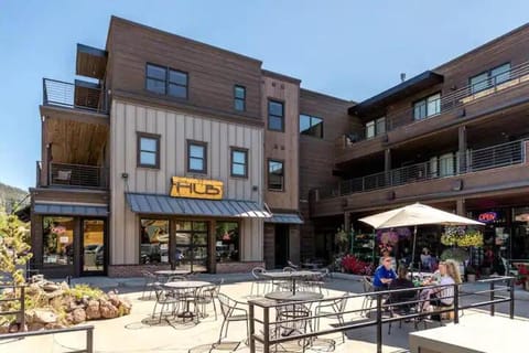 Property building, Restaurant/places to eat, Location