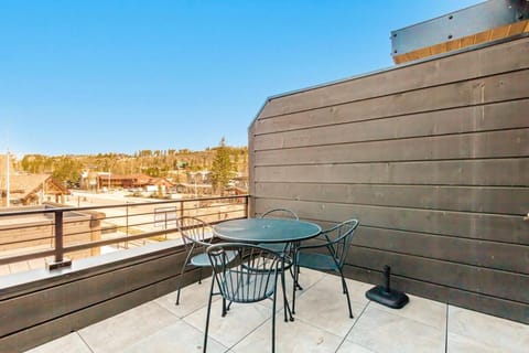 Patio, Day, View (from property/room), Balcony/Terrace, Mountain view
