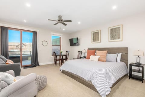 Bed, TV and multimedia, Photo of the whole room