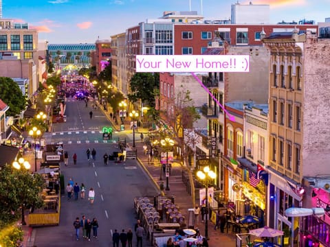 Gaslamp 2BR Upscale Queen Beds with Smart TV Apartment in Gaslamp Quarter
