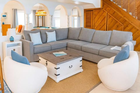 Fun Retro Island Vibe Sleeps 17 Beach 1 block House in South Padre Island