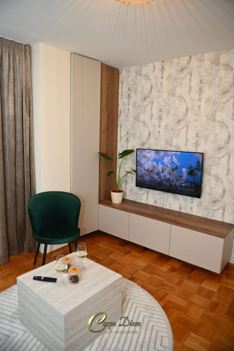 Communal lounge/ TV room, Living room, Seating area, Evening entertainment