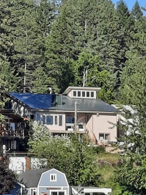 Waitts Loft over the Lake Apartment in Franklin D Roosevelt Lake