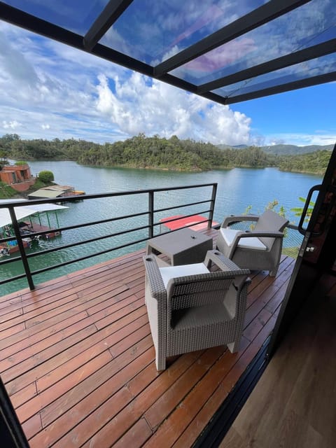 Natural landscape, View (from property/room), Balcony/Terrace, Living room, Seating area, Lake view, Mountain view, River view