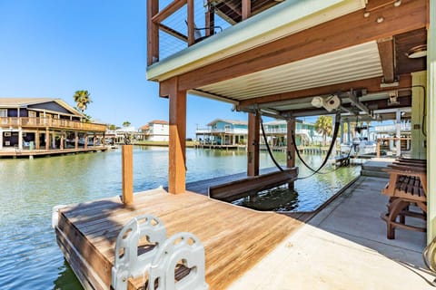 The Oasis - Private Pool, Bayfront, Fire Pit! House in Jamaica Beach