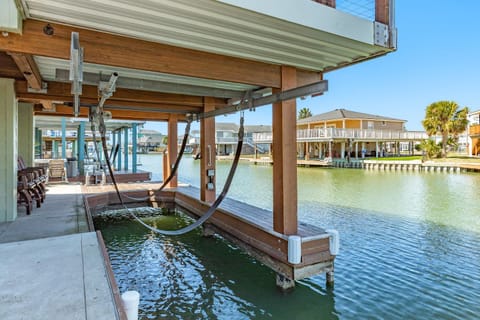 The Oasis - Private Pool, Bayfront, Fire Pit! House in Jamaica Beach