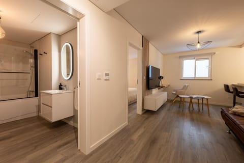 TV and multimedia, Living room, Seating area, Dining area