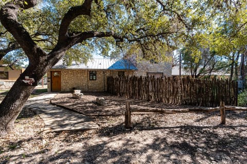 A Vista Del Rio House in Concan