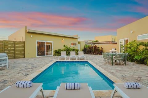 Property building, Day, Pool view, Swimming pool