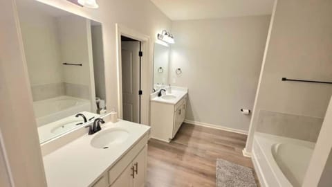 The Tigers Pathway House near LSU Stadium - BC1034 House in Baton Rouge