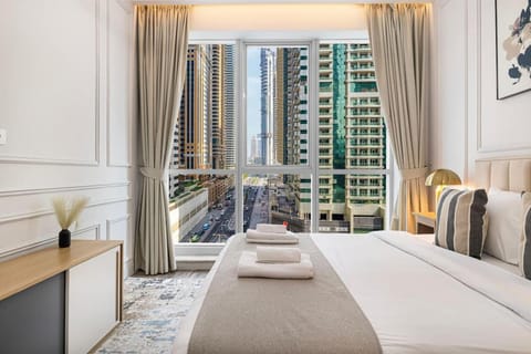 Bed, Photo of the whole room, City view