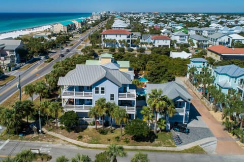 Sandy Heels Lux Home with Pool House in Destin