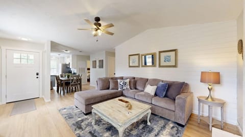 Living room, Photo of the whole room, Seating area