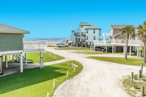 Sandy Seahorse - 3rd Home From Beach Access! House in Hitchcock