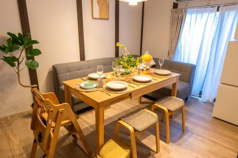 Dining area, Food
