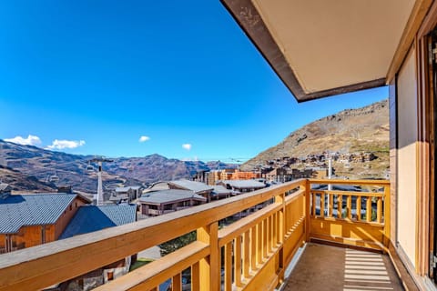 Property building, Day, Natural landscape, View (from property/room), Balcony/Terrace, Mountain view