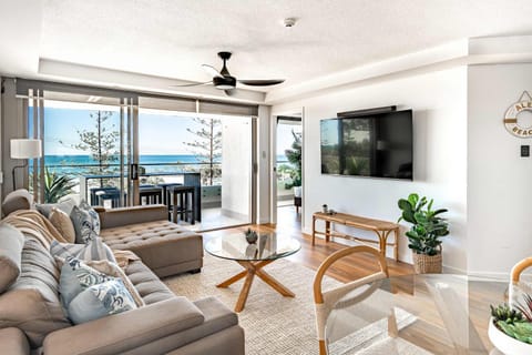 Communal lounge/ TV room, TV and multimedia, Balcony/Terrace, Living room, Seating area, Evening entertainment