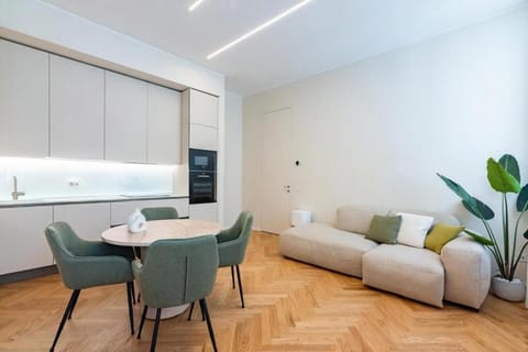 TV and multimedia, Kitchen or kitchenette, Seating area, Dining area