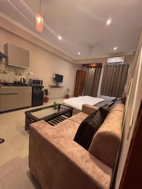 Bedroom, stove