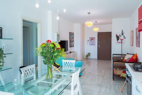 Kitchen or kitchenette, Living room, Dining area