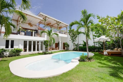 Property building, Garden, Swimming pool