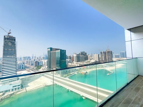 3BR Facing Cleveland Al Maryah Canal View Apartment in Abu Dhabi