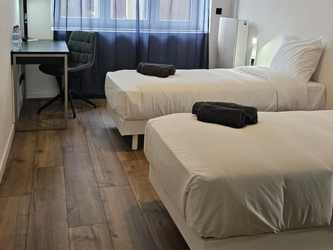 Bed, Photo of the whole room, Seating area, Bedroom, towels