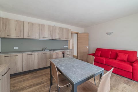Kitchen or kitchenette, Seating area, Dining area