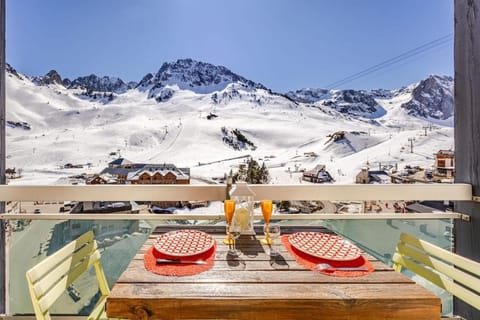 View (from property/room), Balcony/Terrace, Mountain view