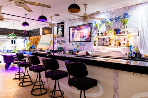 TV and multimedia, Lounge or bar, Lounge or bar, Food and drinks, Evening entertainment
