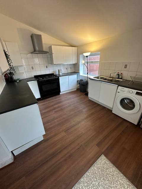 Victorian 5 Bedroom House Free Parking SSE Central Apartment in Glasgow