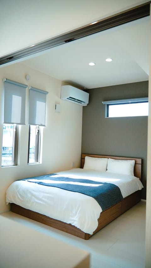 Photo of the whole room, Bedroom